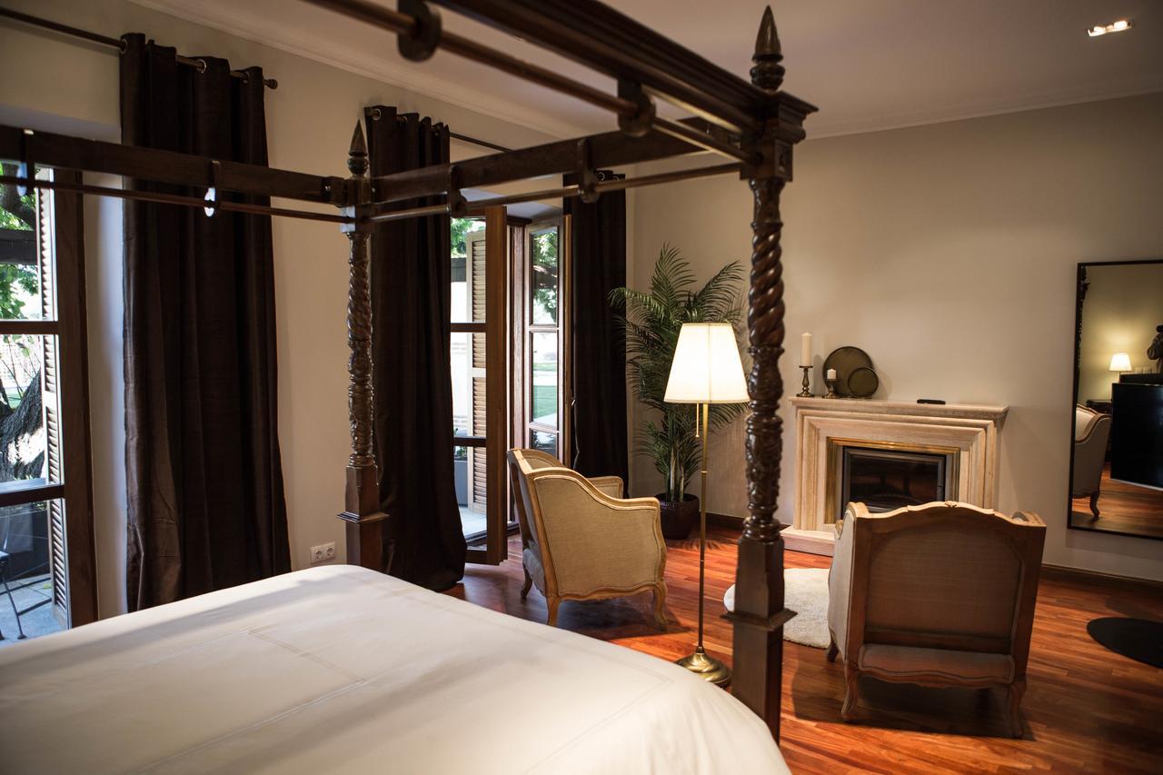 Posada Isabel De Castilla มาดริกาล เด ลาสอัลตาสตอร์เรส ภายนอก รูปภาพ