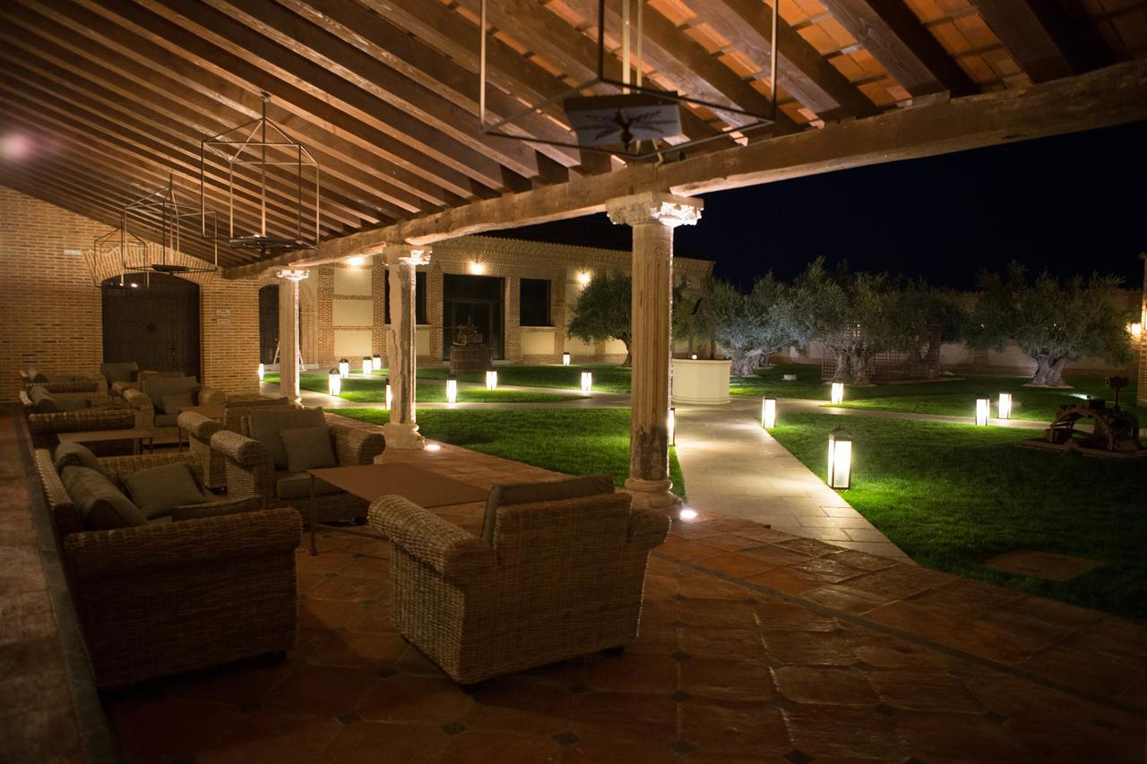 Posada Isabel De Castilla มาดริกาล เด ลาสอัลตาสตอร์เรส ภายนอก รูปภาพ
