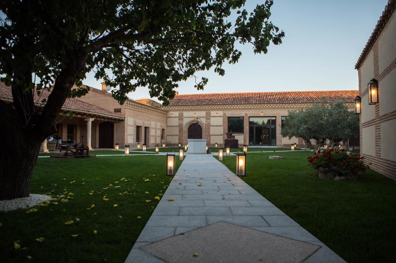 Posada Isabel De Castilla มาดริกาล เด ลาสอัลตาสตอร์เรส ภายนอก รูปภาพ