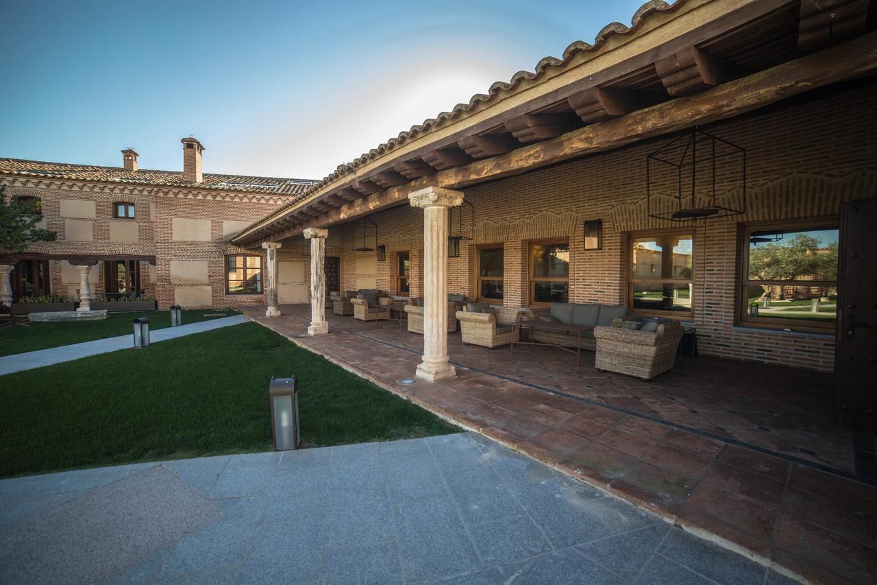 Posada Isabel De Castilla มาดริกาล เด ลาสอัลตาสตอร์เรส ภายนอก รูปภาพ