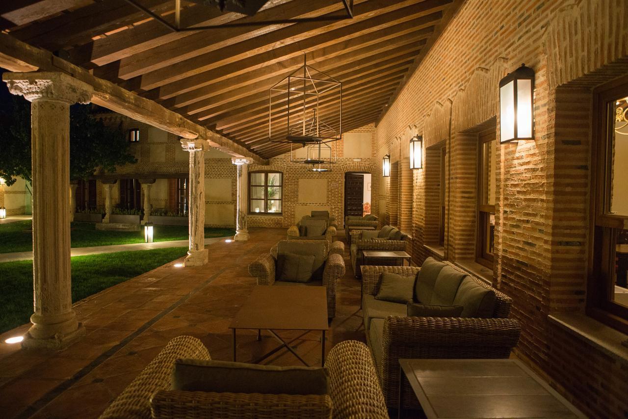 Posada Isabel De Castilla มาดริกาล เด ลาสอัลตาสตอร์เรส ภายนอก รูปภาพ