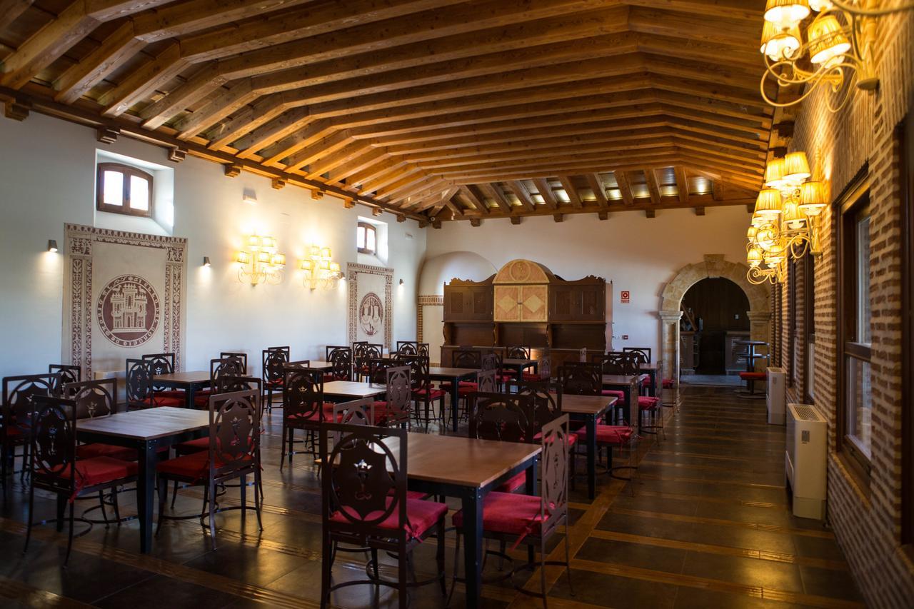 Posada Isabel De Castilla มาดริกาล เด ลาสอัลตาสตอร์เรส ภายนอก รูปภาพ
