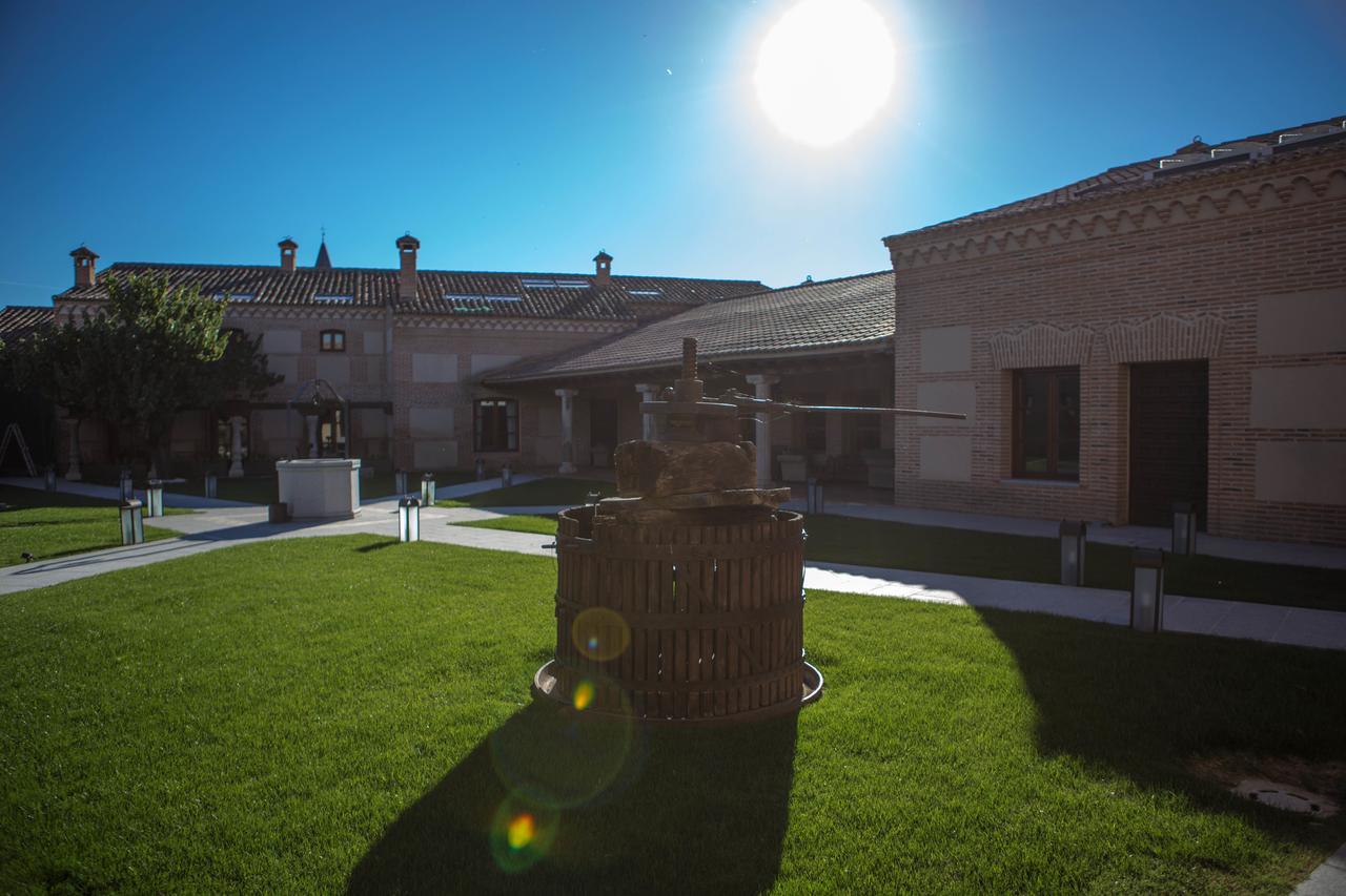 Posada Isabel De Castilla มาดริกาล เด ลาสอัลตาสตอร์เรส ภายนอก รูปภาพ