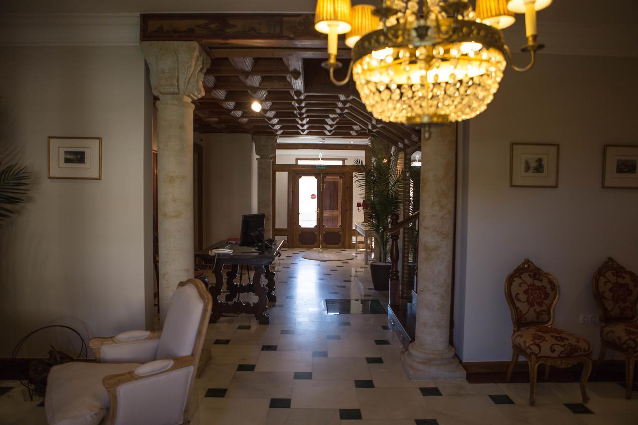 Posada Isabel De Castilla มาดริกาล เด ลาสอัลตาสตอร์เรส ภายนอก รูปภาพ