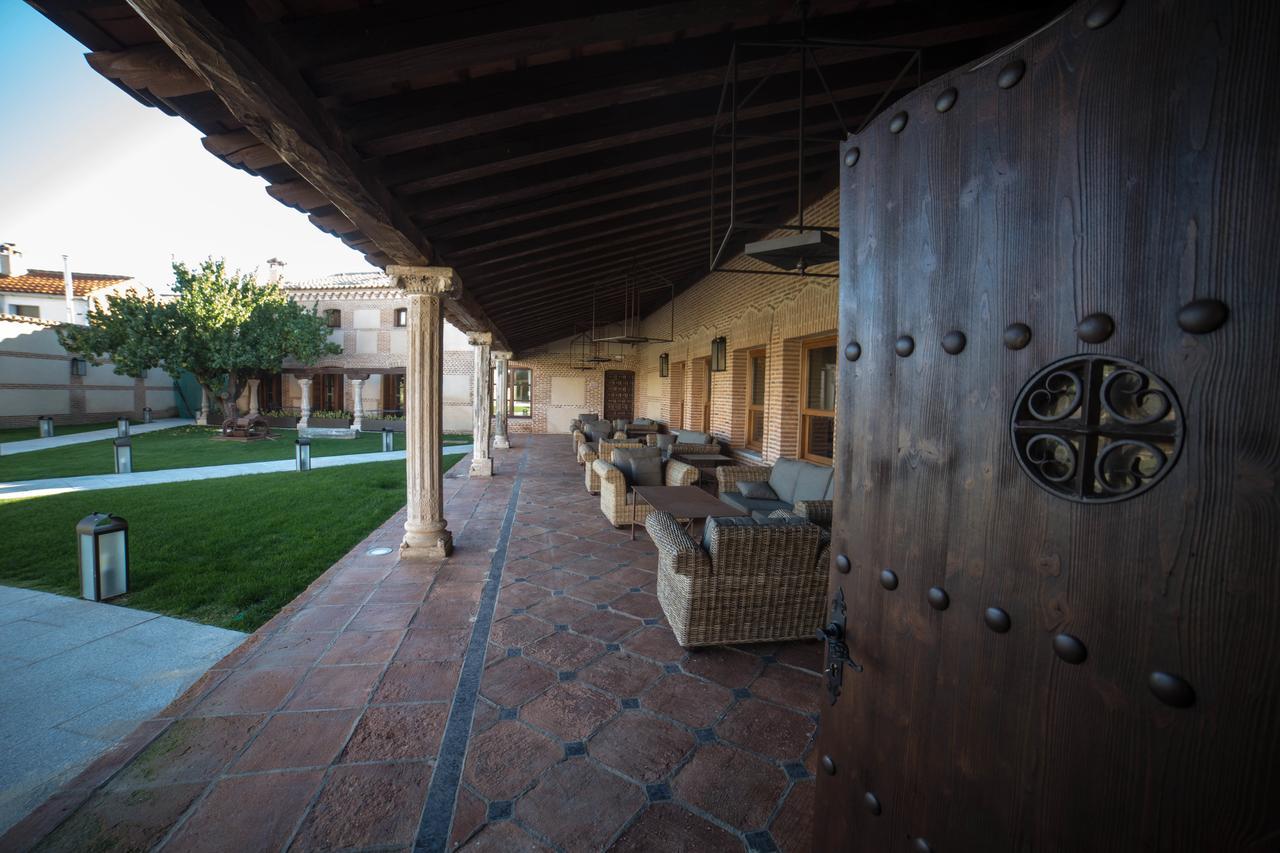 Posada Isabel De Castilla มาดริกาล เด ลาสอัลตาสตอร์เรส ภายนอก รูปภาพ